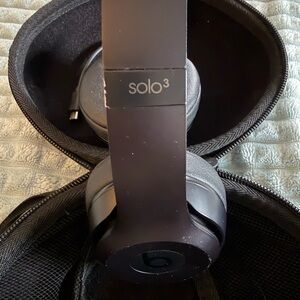 Beats Solo3 Wireless On-Ear Headphones - Black EUC
